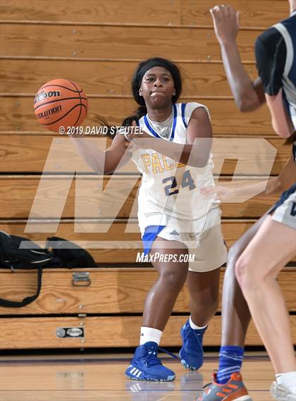 Thumbnail 1 in Vista del Lago vs. Grant (Lincoln Invitational) photogallery.