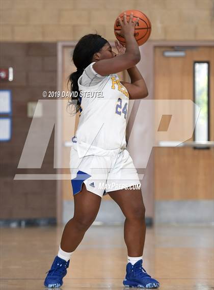 Thumbnail 2 in Vista del Lago vs. Grant (Lincoln Invitational) photogallery.