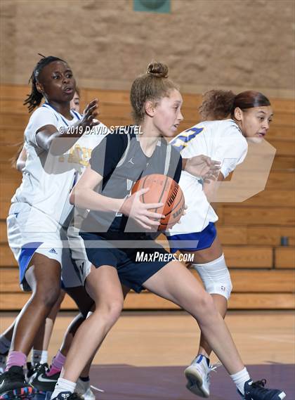 Thumbnail 1 in Vista del Lago vs. Grant (Lincoln Invitational) photogallery.