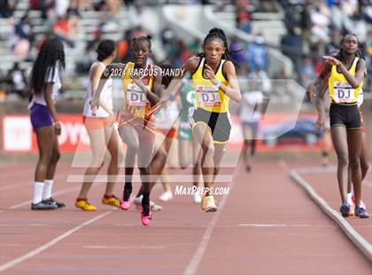 Thumbnail 2 in Penn Relays (4 X 400 Meter) photogallery.