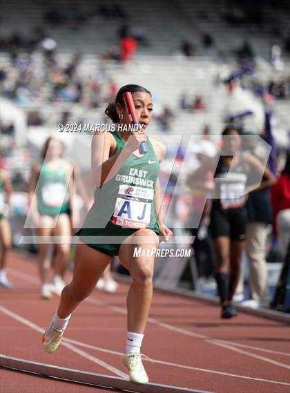 Thumbnail 3 in Penn Relays (4 X 400 Meter) photogallery.