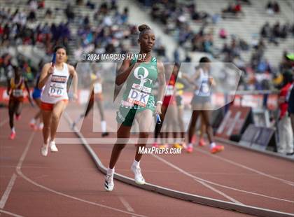 Thumbnail 2 in Penn Relays (4 X 400 Meter) photogallery.