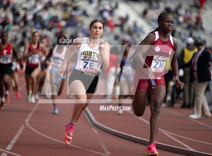 Thumbnail 2 in Penn Relays (4 X 400 Meter) photogallery.
