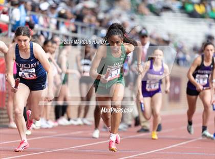 Thumbnail 3 in Penn Relays (4 X 400 Meter) photogallery.