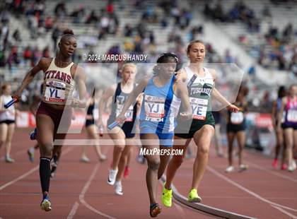 Thumbnail 2 in Penn Relays (4 X 400 Meter) photogallery.