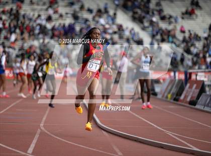 Thumbnail 2 in Penn Relays (4 X 400 Meter) photogallery.
