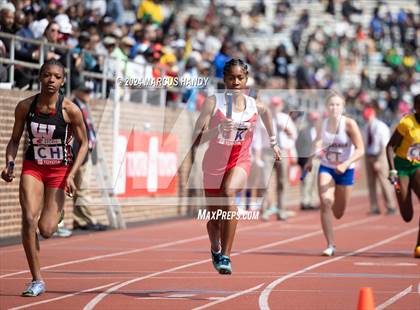 Thumbnail 2 in Penn Relays (4 X 400 Meter) photogallery.