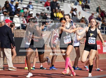 Thumbnail 3 in Penn Relays (4 X 400 Meter) photogallery.