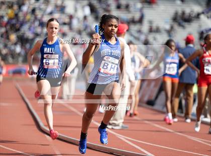 Thumbnail 2 in Penn Relays (4 X 400 Meter) photogallery.