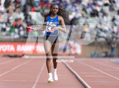 Thumbnail 3 in Penn Relays (4 X 400 Meter) photogallery.