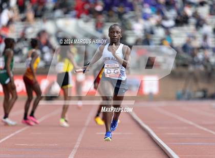 Thumbnail 2 in Penn Relays (4 X 400 Meter) photogallery.