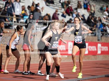 Thumbnail 3 in Penn Relays (4 X 400 Meter) photogallery.