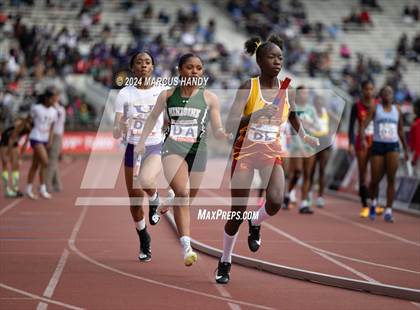 Thumbnail 2 in Penn Relays (4 X 400 Meter) photogallery.