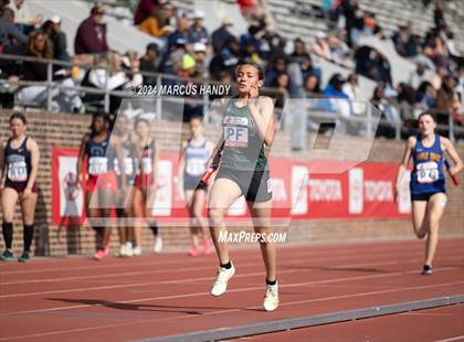Thumbnail 3 in Penn Relays (4 X 400 Meter) photogallery.