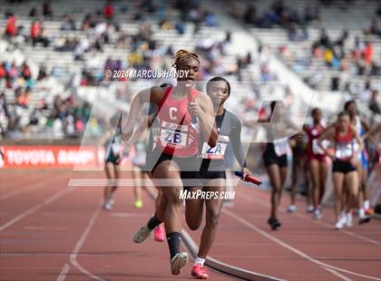 Thumbnail 3 in Penn Relays (4 X 400 Meter) photogallery.
