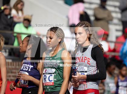 Thumbnail 2 in Penn Relays (4 X 400 Meter) photogallery.
