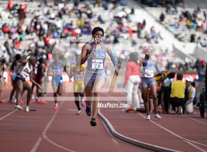 Thumbnail 2 in Penn Relays (4 X 400 Meter) photogallery.