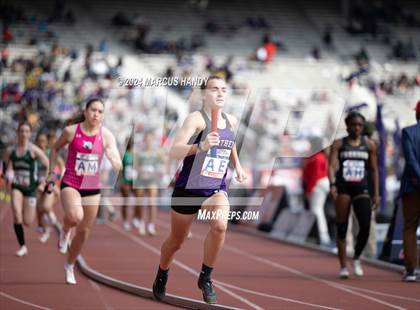 Thumbnail 2 in Penn Relays (4 X 400 Meter) photogallery.