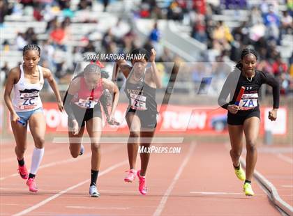 Thumbnail 2 in Penn Relays (4 X 400 Meter) photogallery.