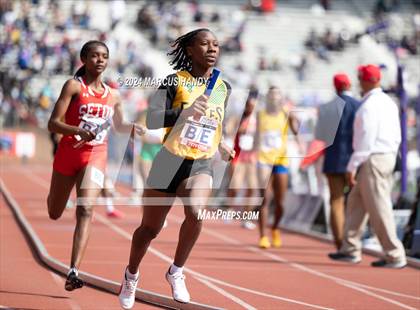 Thumbnail 3 in Penn Relays (4 X 400 Meter) photogallery.