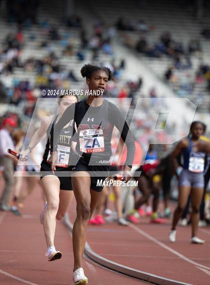 Thumbnail 2 in Penn Relays (4 X 400 Meter) photogallery.