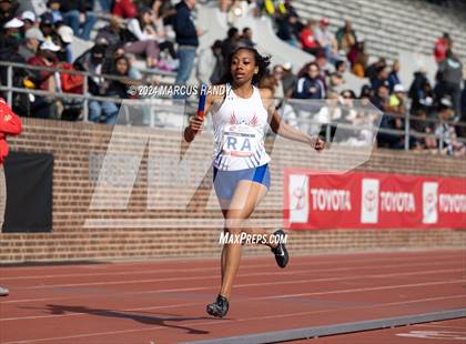 Thumbnail 2 in Penn Relays (4 X 400 Meter) photogallery.