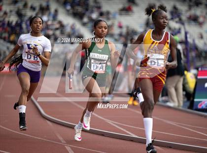 Thumbnail 3 in Penn Relays (4 X 400 Meter) photogallery.