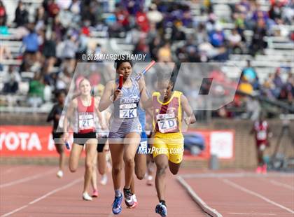 Thumbnail 2 in Penn Relays (4 X 400 Meter) photogallery.