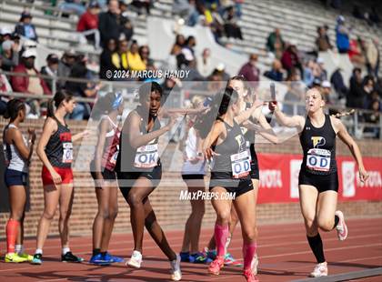 Thumbnail 2 in Penn Relays (4 X 400 Meter) photogallery.