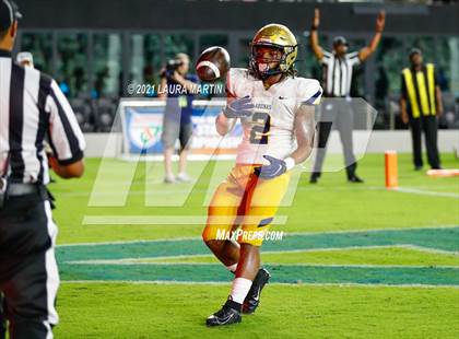 Thumbnail 3 in St. Thomas Aquinas vs. Tampa Bay Tech (FHSAA 7A Final) photogallery.