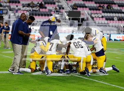 Thumbnail 1 in St. Thomas Aquinas vs. Tampa Bay Tech (FHSAA 7A Final) photogallery.