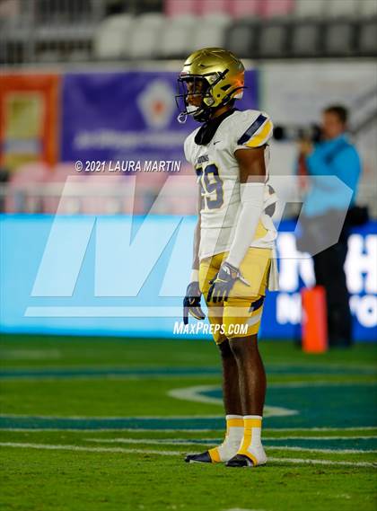 Thumbnail 3 in St. Thomas Aquinas vs. Tampa Bay Tech (FHSAA 7A Final) photogallery.