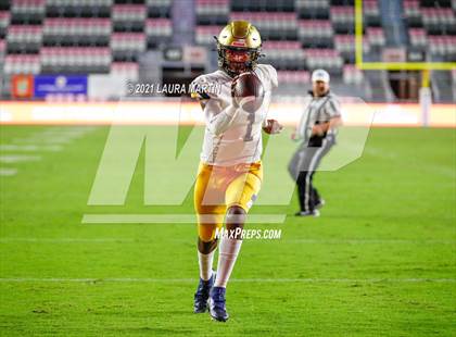 Thumbnail 2 in St. Thomas Aquinas vs. Tampa Bay Tech (FHSAA 7A Final) photogallery.