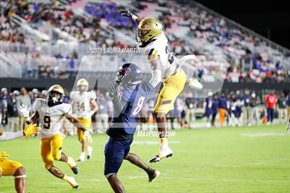 Thumbnail 3 in St. Thomas Aquinas vs. Tampa Bay Tech (FHSAA 7A Final) photogallery.