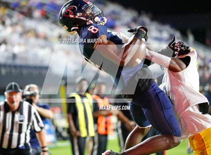 Thumbnail 1 in St. Thomas Aquinas vs. Tampa Bay Tech (FHSAA 7A Final) photogallery.