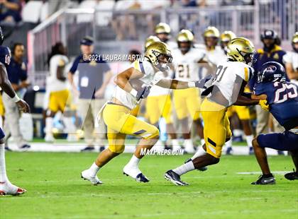 Thumbnail 2 in St. Thomas Aquinas vs. Tampa Bay Tech (FHSAA 7A Final) photogallery.