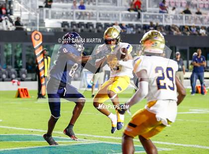 Thumbnail 2 in St. Thomas Aquinas vs. Tampa Bay Tech (FHSAA 7A Final) photogallery.