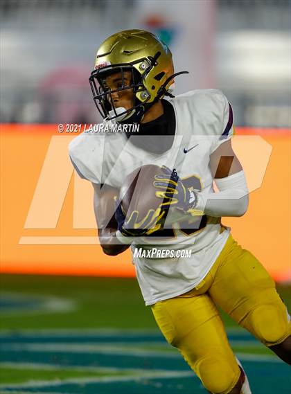 Thumbnail 3 in St. Thomas Aquinas vs. Tampa Bay Tech (FHSAA 7A Final) photogallery.