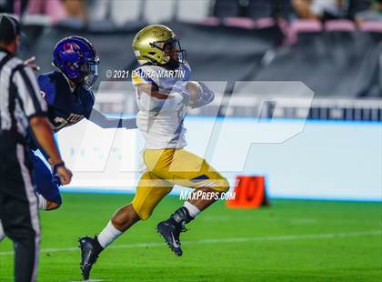 Thumbnail 3 in St. Thomas Aquinas vs. Tampa Bay Tech (FHSAA 7A Final) photogallery.