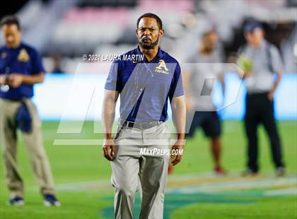 Thumbnail 2 in St. Thomas Aquinas vs. Tampa Bay Tech (FHSAA 7A Final) photogallery.
