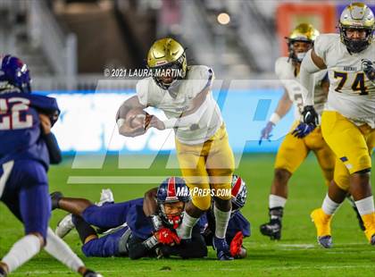 Thumbnail 3 in St. Thomas Aquinas vs. Tampa Bay Tech (FHSAA 7A Final) photogallery.