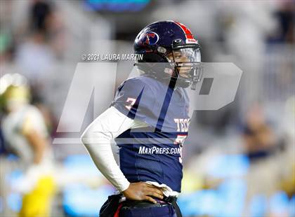 Thumbnail 1 in St. Thomas Aquinas vs. Tampa Bay Tech (FHSAA 7A Final) photogallery.