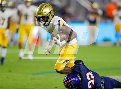 Thumbnail 1 in St. Thomas Aquinas vs. Tampa Bay Tech (FHSAA 7A Final) photogallery.