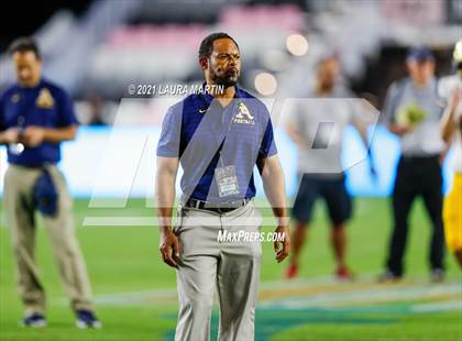 Thumbnail 3 in St. Thomas Aquinas vs. Tampa Bay Tech (FHSAA 7A Final) photogallery.