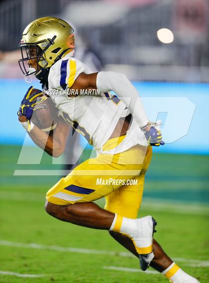 Thumbnail 3 in St. Thomas Aquinas vs. Tampa Bay Tech (FHSAA 7A Final) photogallery.
