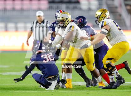 Thumbnail 1 in St. Thomas Aquinas vs. Tampa Bay Tech (FHSAA 7A Final) photogallery.
