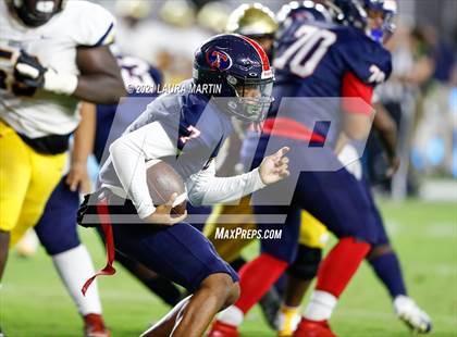 Thumbnail 3 in St. Thomas Aquinas vs. Tampa Bay Tech (FHSAA 7A Final) photogallery.