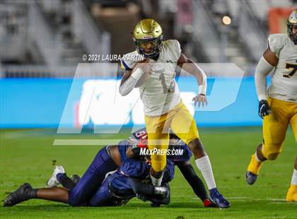 Thumbnail 2 in St. Thomas Aquinas vs. Tampa Bay Tech (FHSAA 7A Final) photogallery.