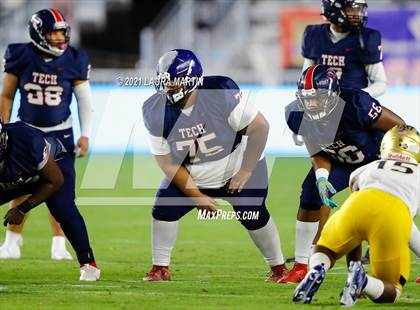 Thumbnail 1 in St. Thomas Aquinas vs. Tampa Bay Tech (FHSAA 7A Final) photogallery.