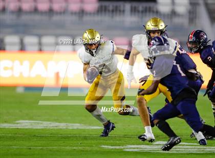 Thumbnail 3 in St. Thomas Aquinas vs. Tampa Bay Tech (FHSAA 7A Final) photogallery.